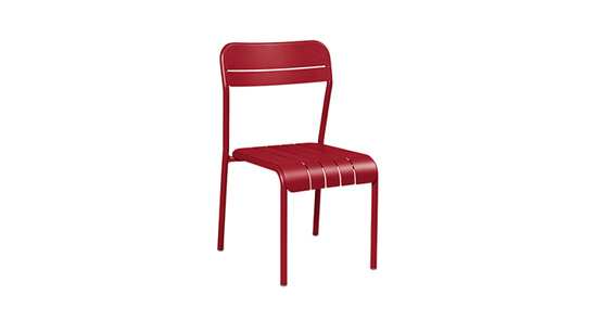 Helsinki Stuhl in der Farbe Rubinrot ohne Hintergrund